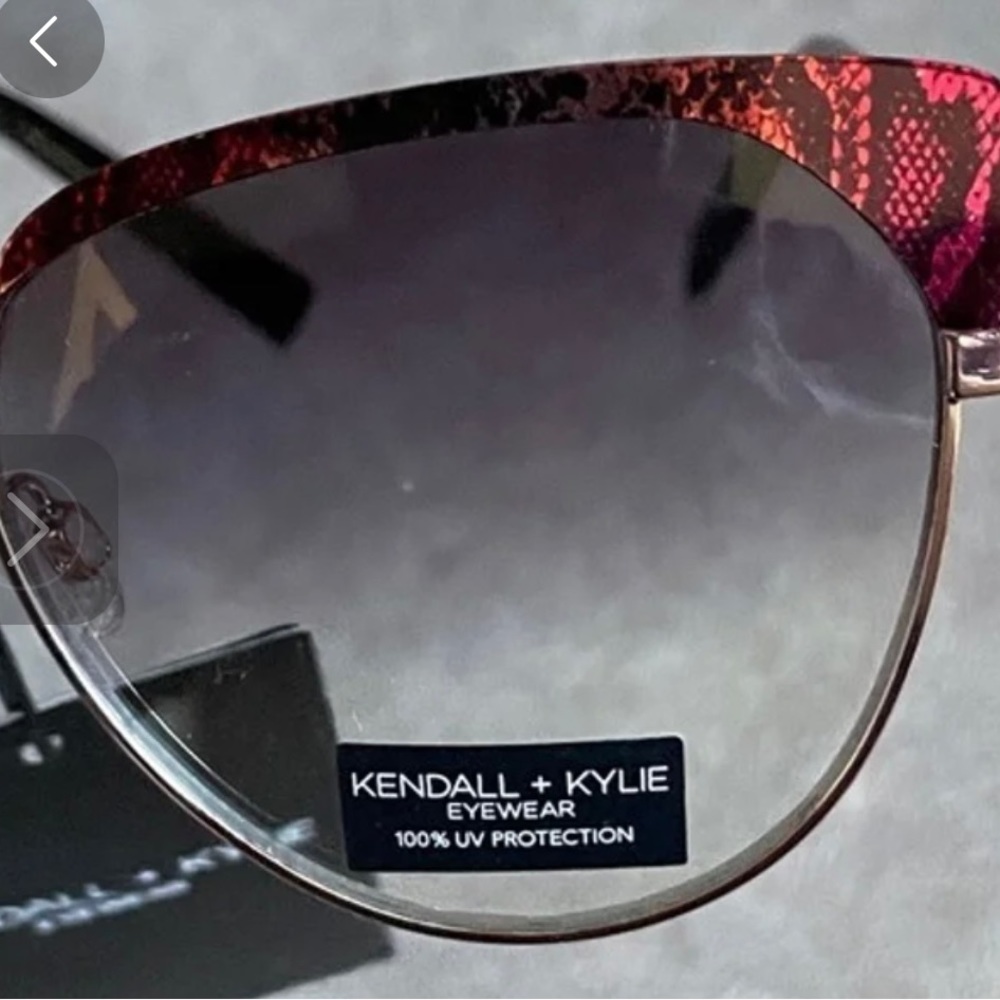 Embrace your inner supermodel with these sleek and edgy cat-eye Sunglasses🔥❣️ - Picture 3 of 8